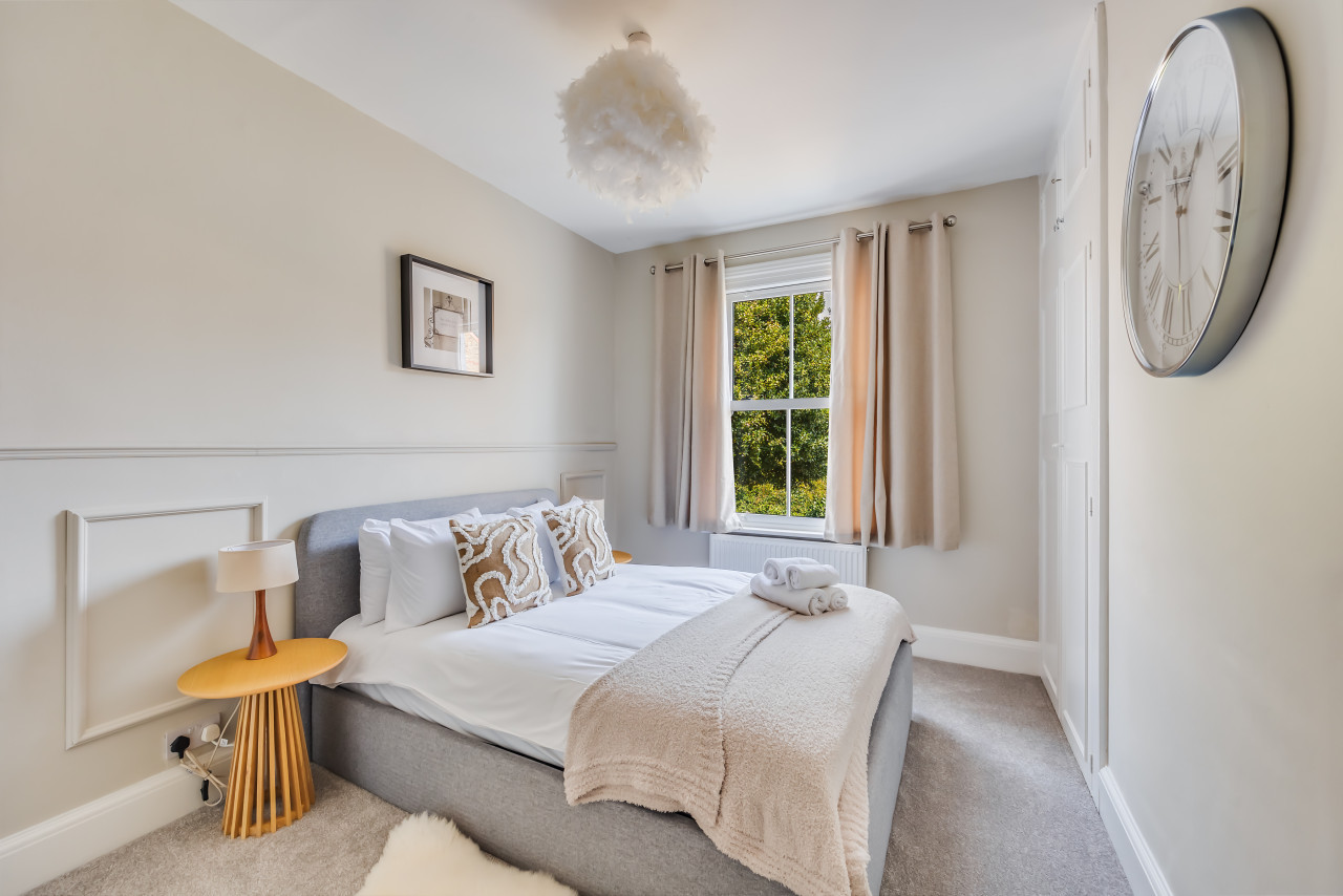 Beautiful 5 Bedroom 4 Bathroom House in W6 in 78 Rannoch Road - Property image 13 - VivreStays