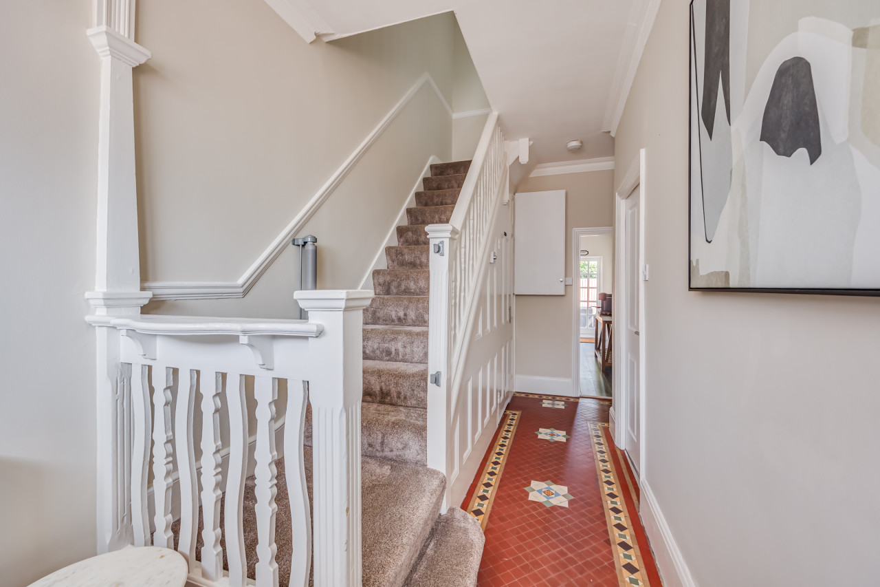 Beautiful 5 Bedroom 4 Bathroom House in W6 in 78 Rannoch Road - Property image 36 - VivreStays