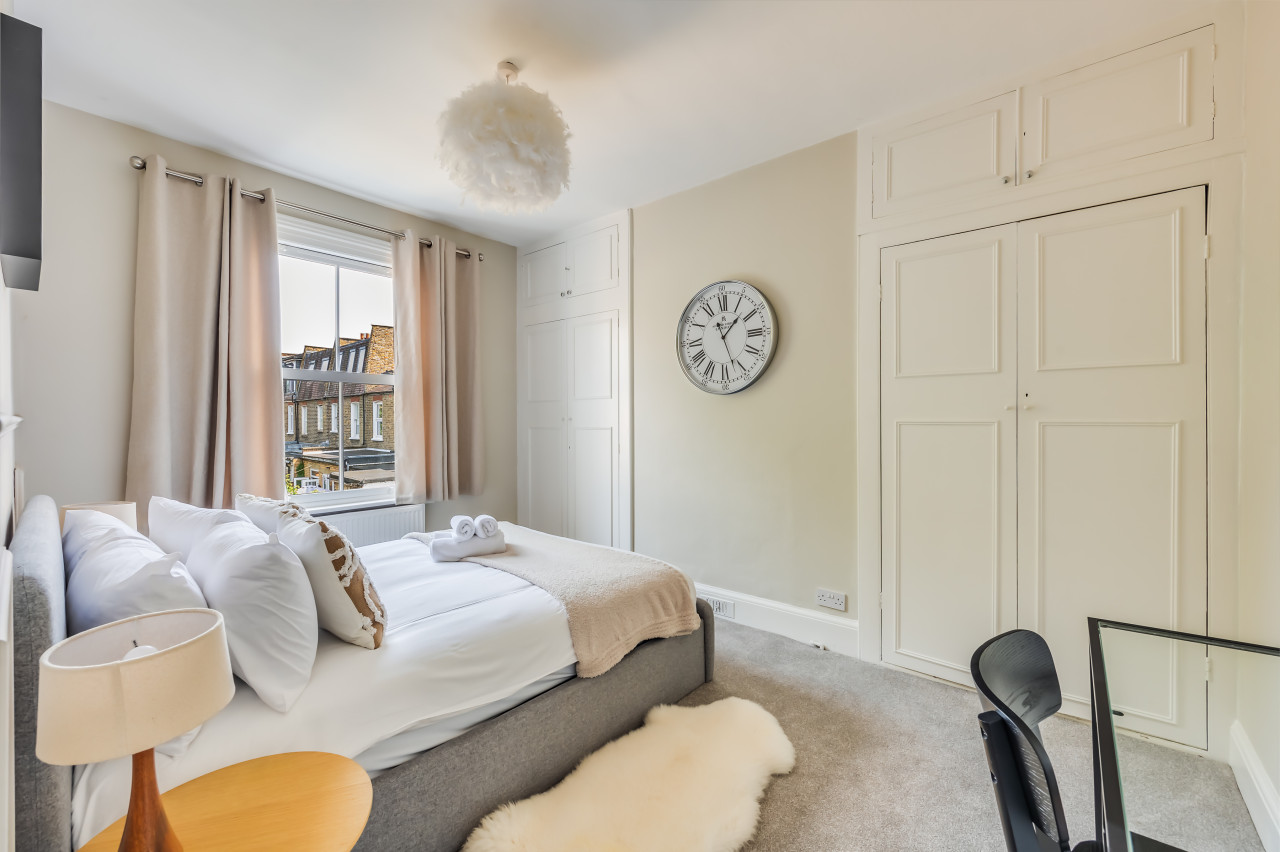 Beautiful 5 Bedroom 4 Bathroom House in W6 in 78 Rannoch Road - Property image 15 - VivreStays