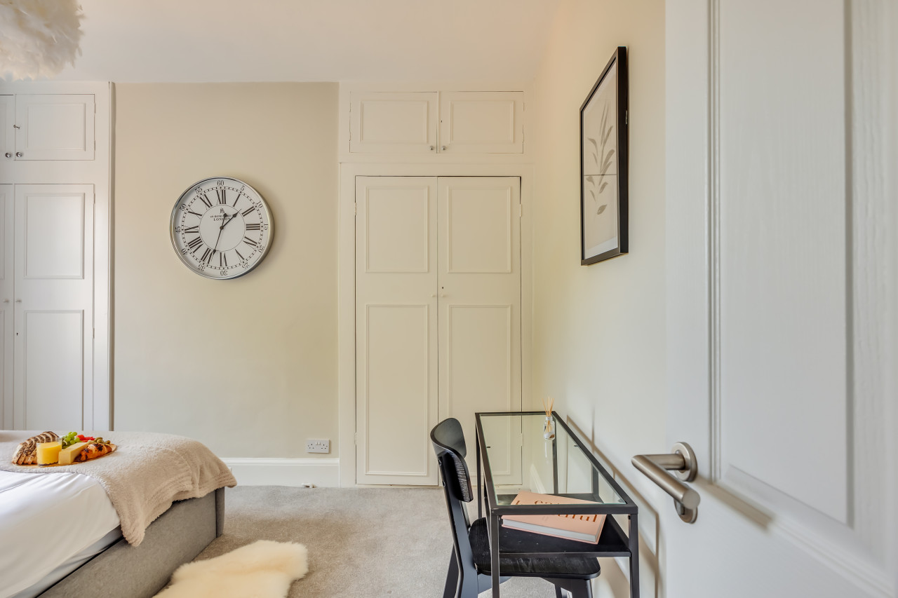 Beautiful 5 Bedroom 4 Bathroom House in W6 in 78 Rannoch Road - Property image 16 - VivreStays