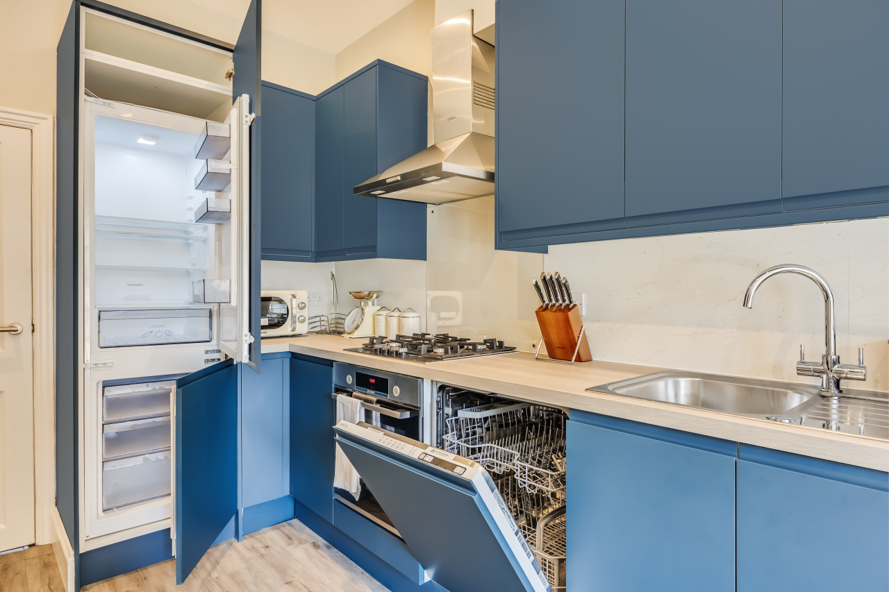 Beautiful 5 Bedroom 4 Bathroom House in W6 in 78 Rannoch Road - Property image 30 - VivreStays