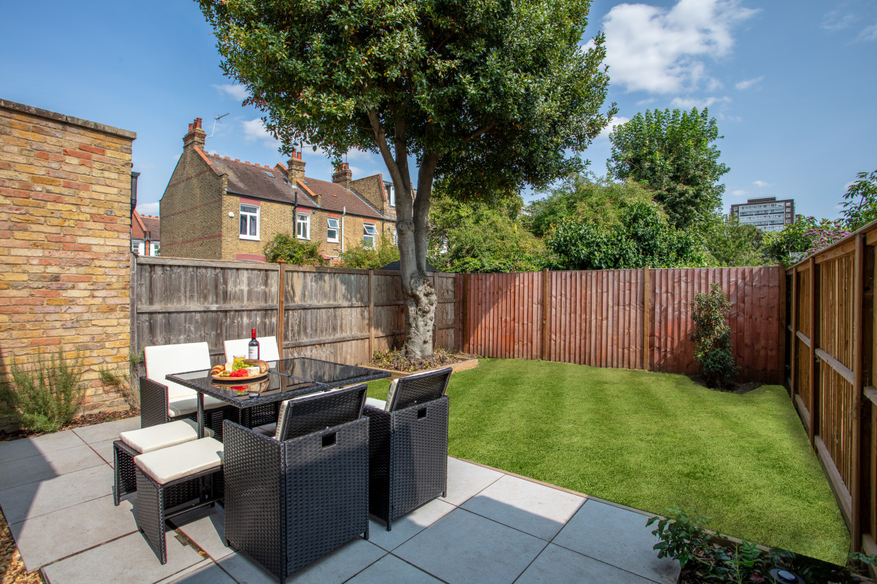 Beautiful 5 Bedroom 4 Bathroom House in W6 in 78 Rannoch Road - Property image 38 - VivreStays
