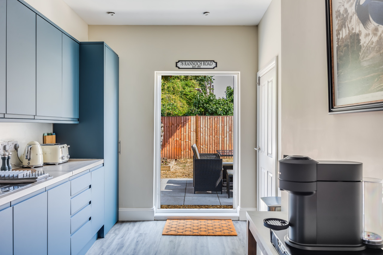 Beautiful 5 Bedroom 4 Bathroom House in W6 in 78 Rannoch Road - Property image 33 - VivreStays