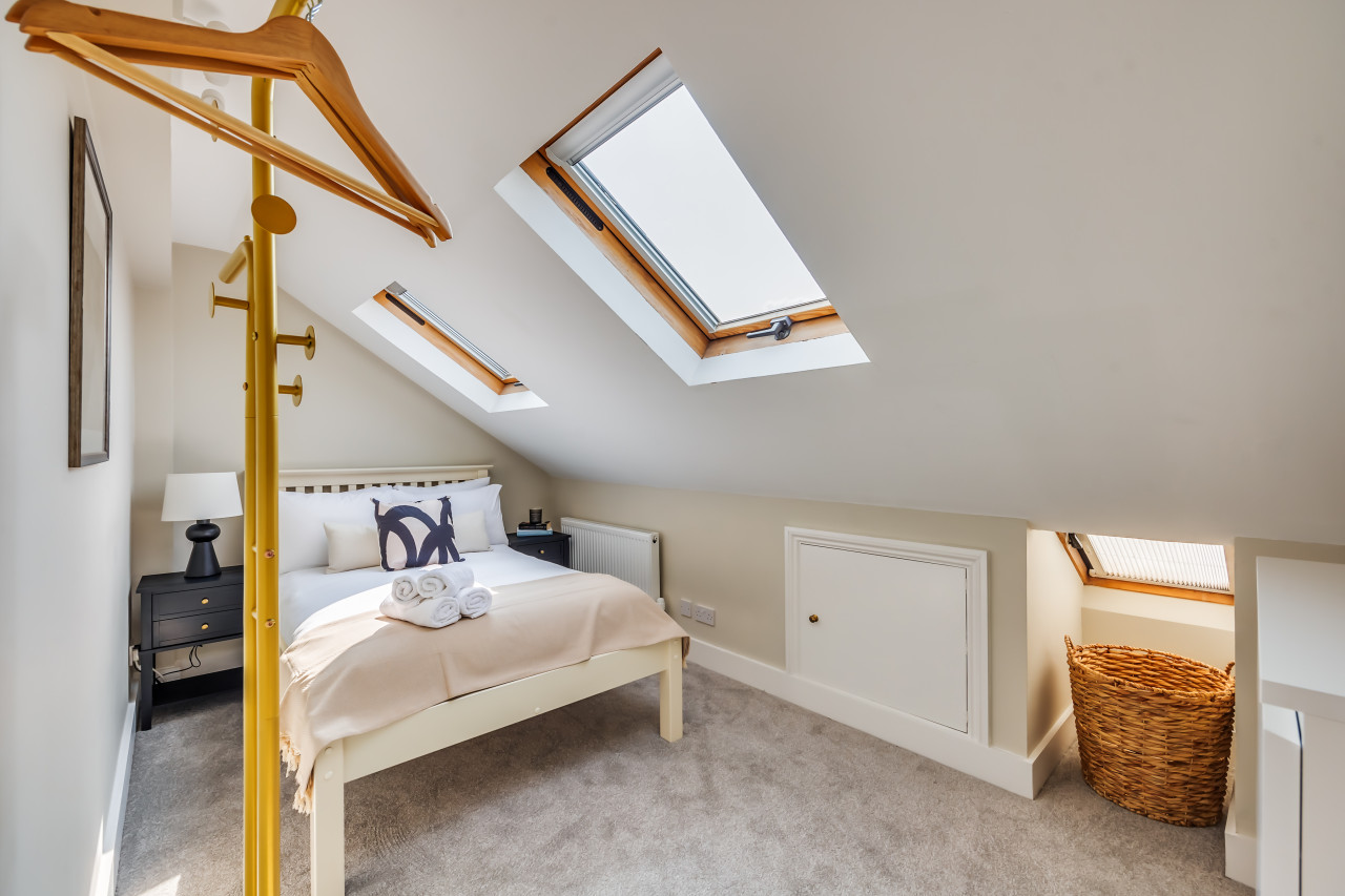 Beautiful 5 Bedroom 4 Bathroom House in W6 in 78 Rannoch Road - Property image 20 - VivreStays