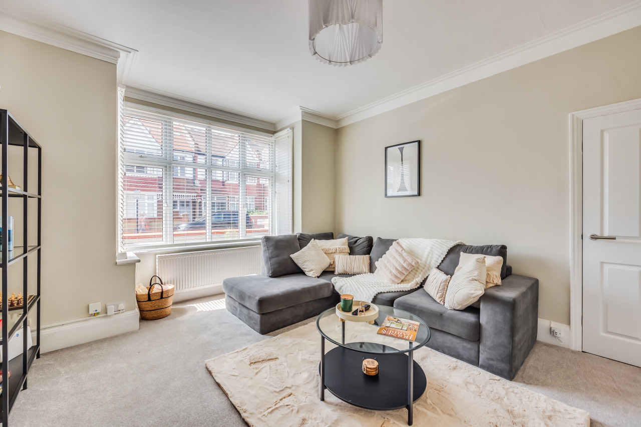 Beautiful 5 Bedroom 4 Bathroom House in W6 in 78 Rannoch Road - Property image 25 - VivreStays
