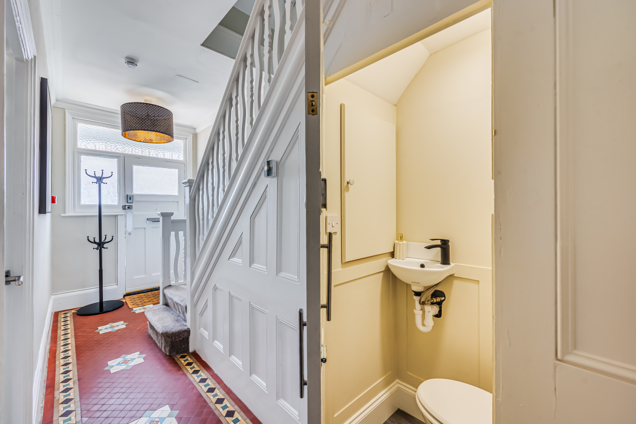 Beautiful 5 Bedroom 4 Bathroom House in W6 in 78 Rannoch Road - Property image 35 - VivreStays