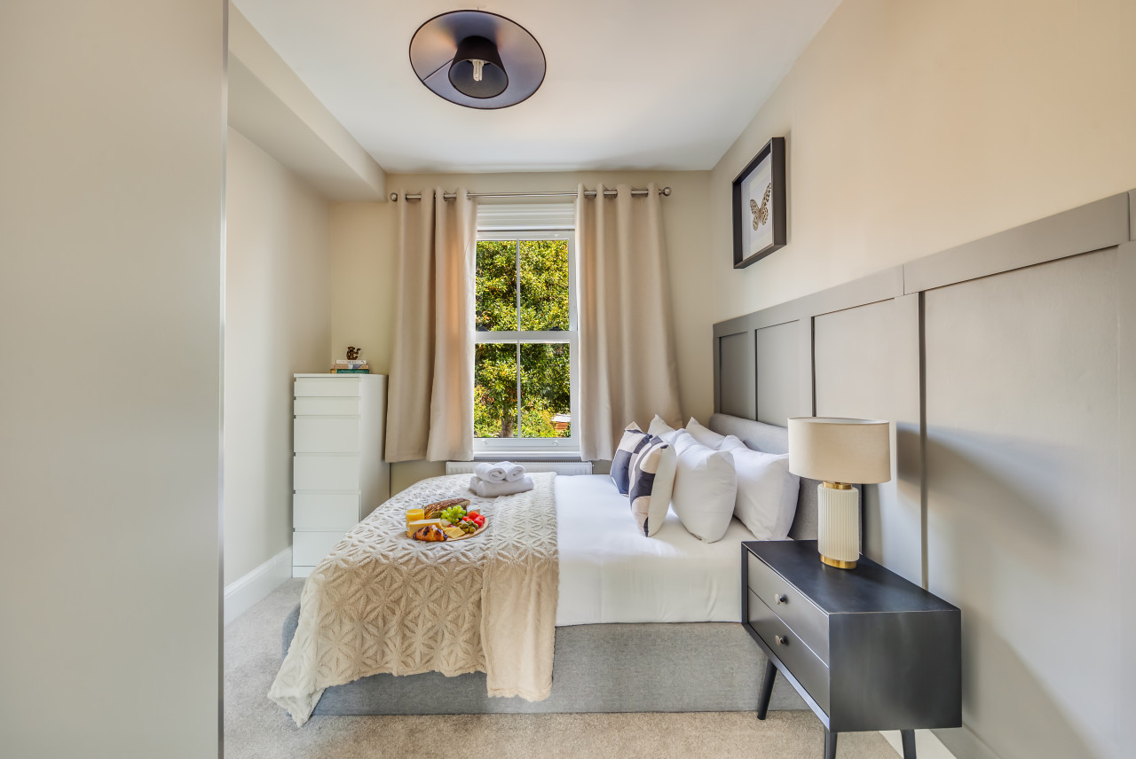 Beautiful 5 Bedroom 4 Bathroom House in W6 in 78 Rannoch Road - Property image 18 - VivreStays