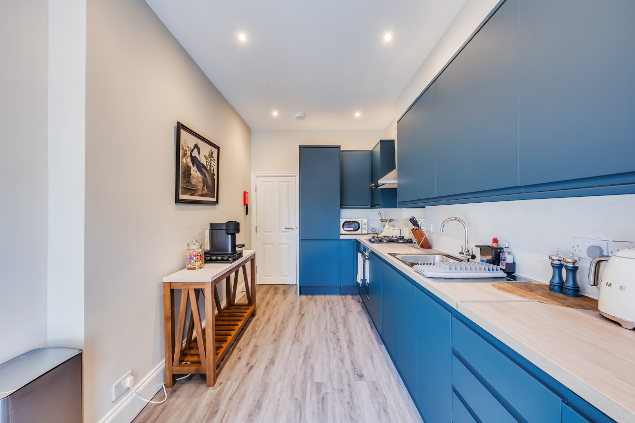 Beautiful 5 Bedroom 4 Bathroom House in W6 in 78 Rannoch Road - Property image 29 - VivreStays