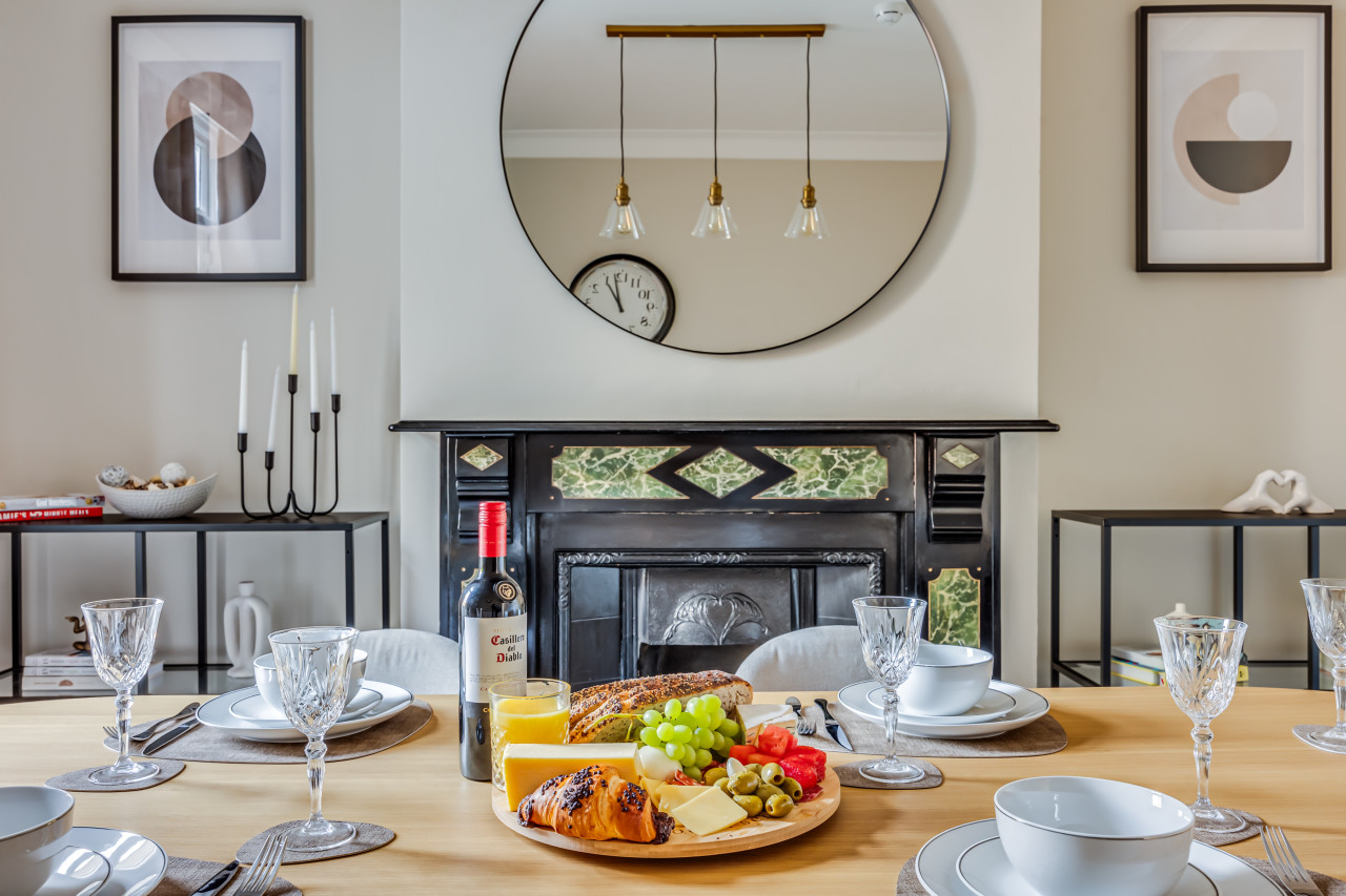Beautiful 5 Bedroom 4 Bathroom House in W6 in 78 Rannoch Road - Property image 28 - VivreStays