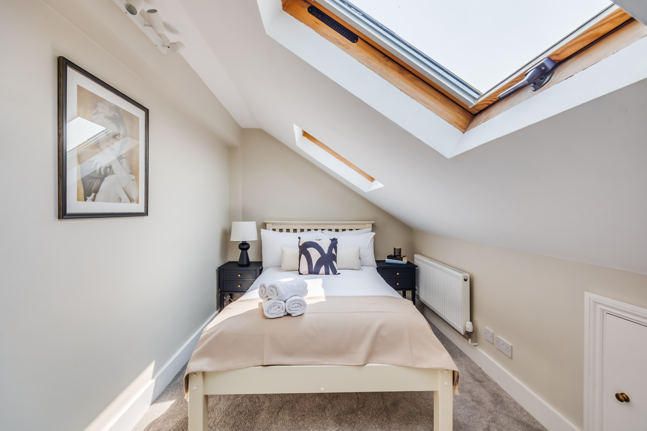 Beautiful 5 Bedroom 4 Bathroom House in W6 in 78 Rannoch Road - Property image 21 - VivreStays