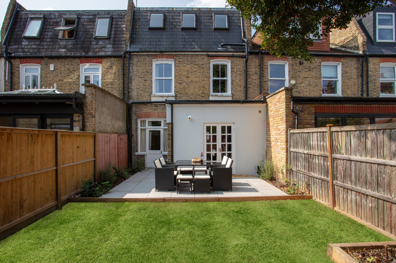 Beautiful 5 Bedroom 4 Bathroom House in W6 in 78 Rannoch Road - Property image 37 - VivreStays