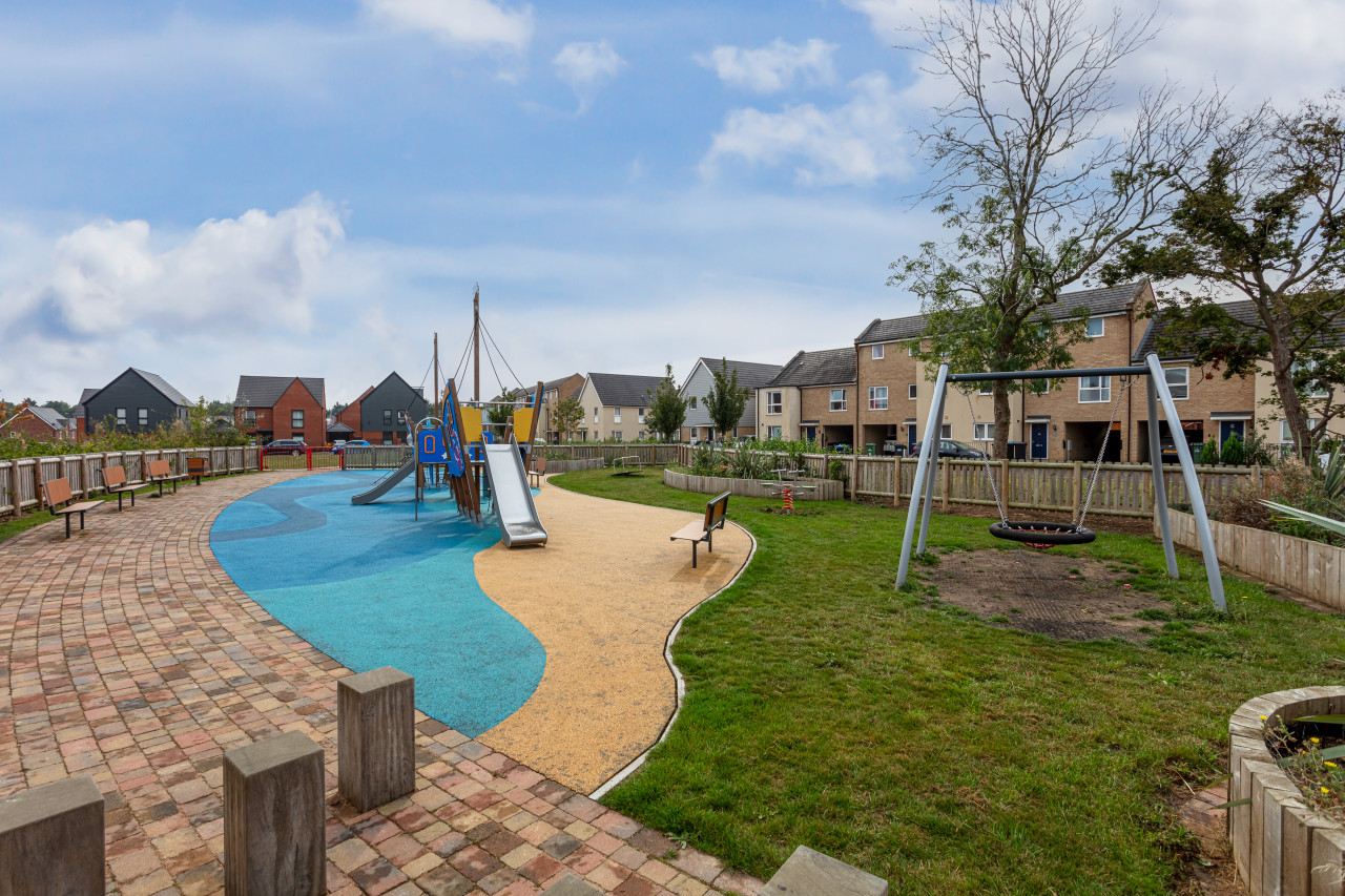 Detached House • Sleeps 8 • Great Location • Driveway Parking in 33 Angus Way - Property image 35 - VivreStays