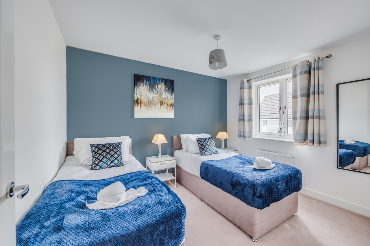 Detached House • Sleeps 8 • Great Location • Driveway Parking in 33 Angus Way - Property image 10 - VivreStays