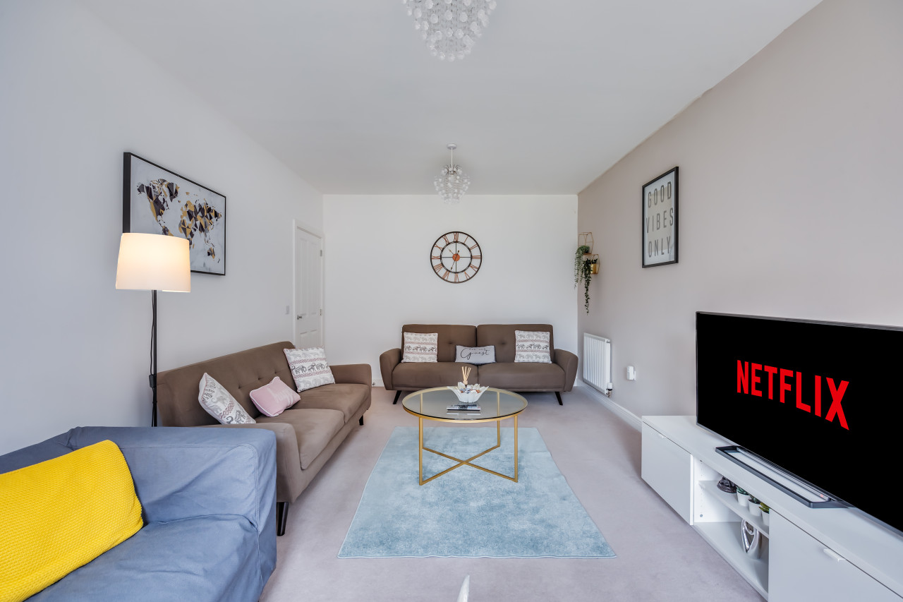 Detached House • Sleeps 8 • Great Location • Driveway Parking in 33 Angus Way - Property image 20 - VivreStays