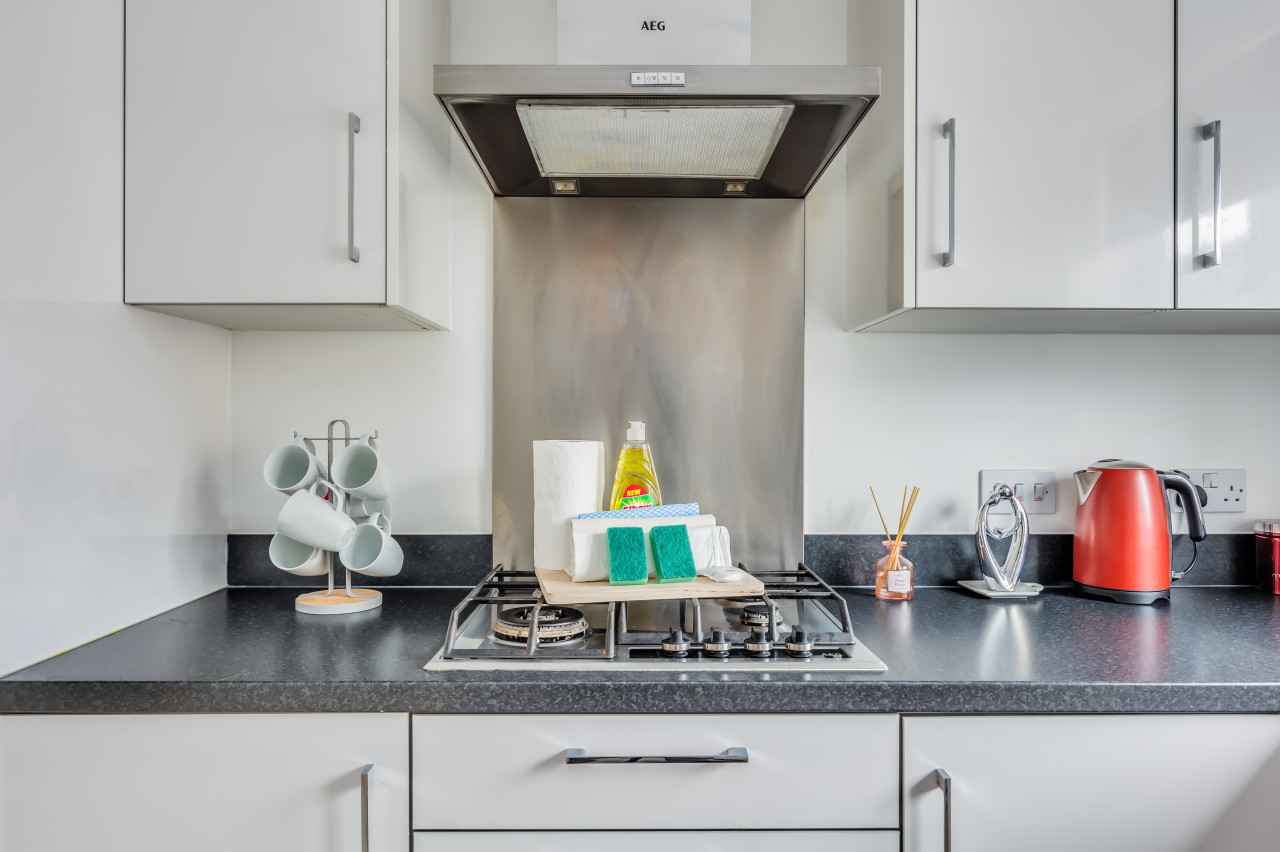 Detached House • Sleeps 8 • Great Location • Driveway Parking in 33 Angus Way - Property image 23 - VivreStays