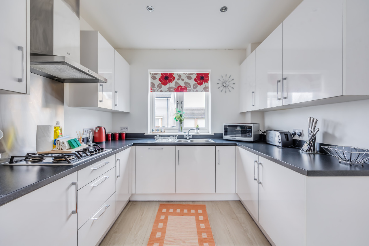 Detached House • Sleeps 8 • Great Location • Driveway Parking in 33 Angus Way - Property image 22 - VivreStays