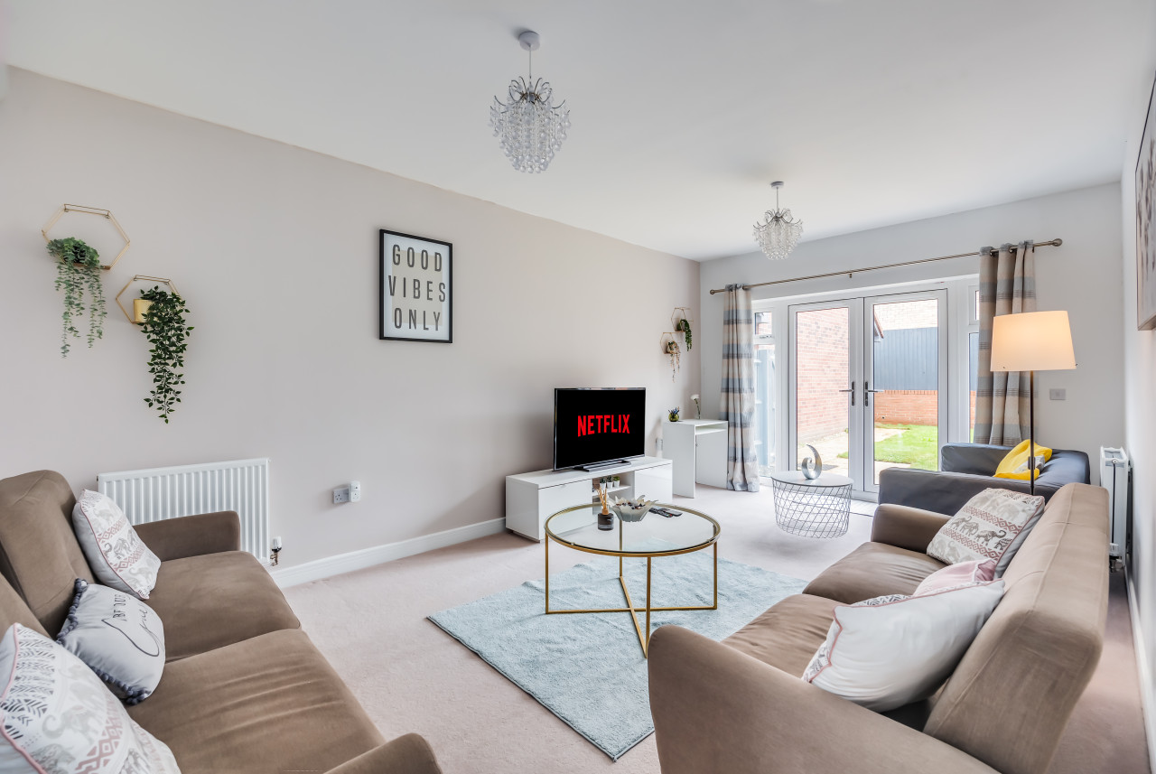 Detached House • Sleeps 8 • Great Location • Driveway Parking in 33 Angus Way - Property image 18 - VivreStays