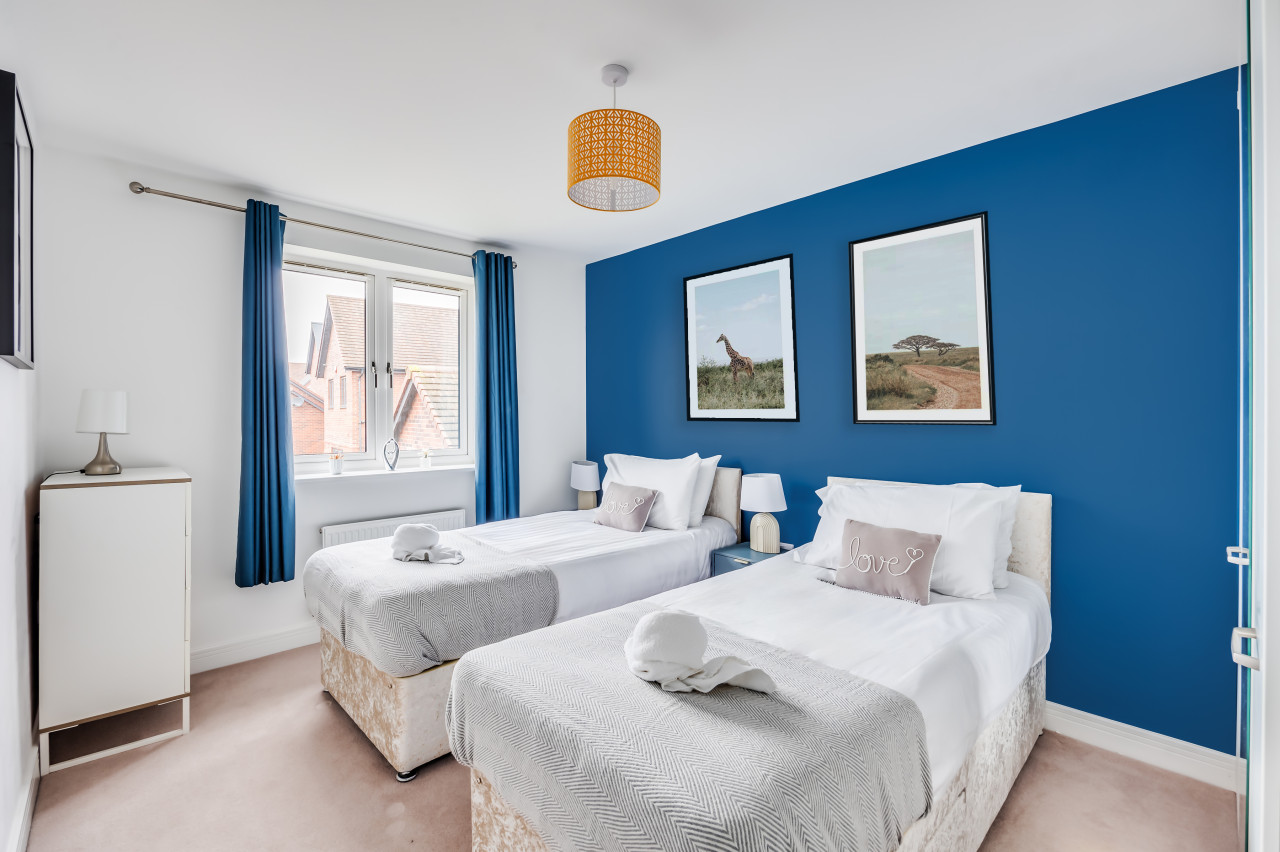 Detached House • Sleeps 8 • Great Location • Driveway Parking in 33 Angus Way - Property image 6 - VivreStays