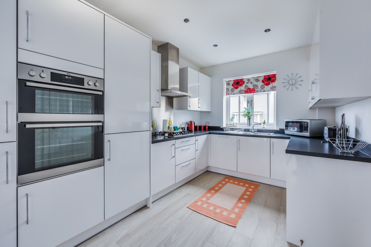 Detached House • Sleeps 8 • Great Location • Driveway Parking in 33 Angus Way - Property image 21 - VivreStays