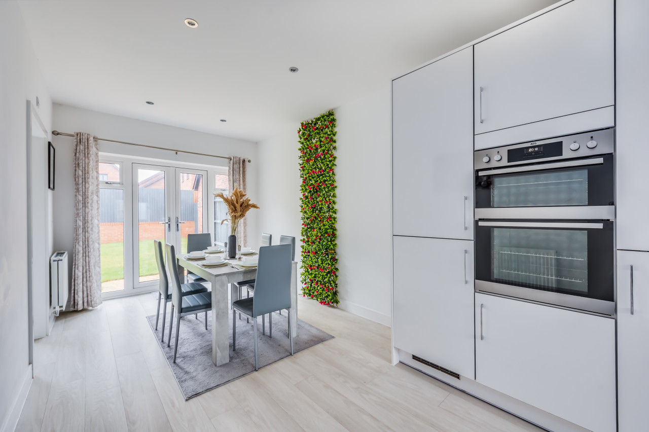 Detached House • Sleeps 8 • Great Location • Driveway Parking in 33 Angus Way - Property image 26 - VivreStays