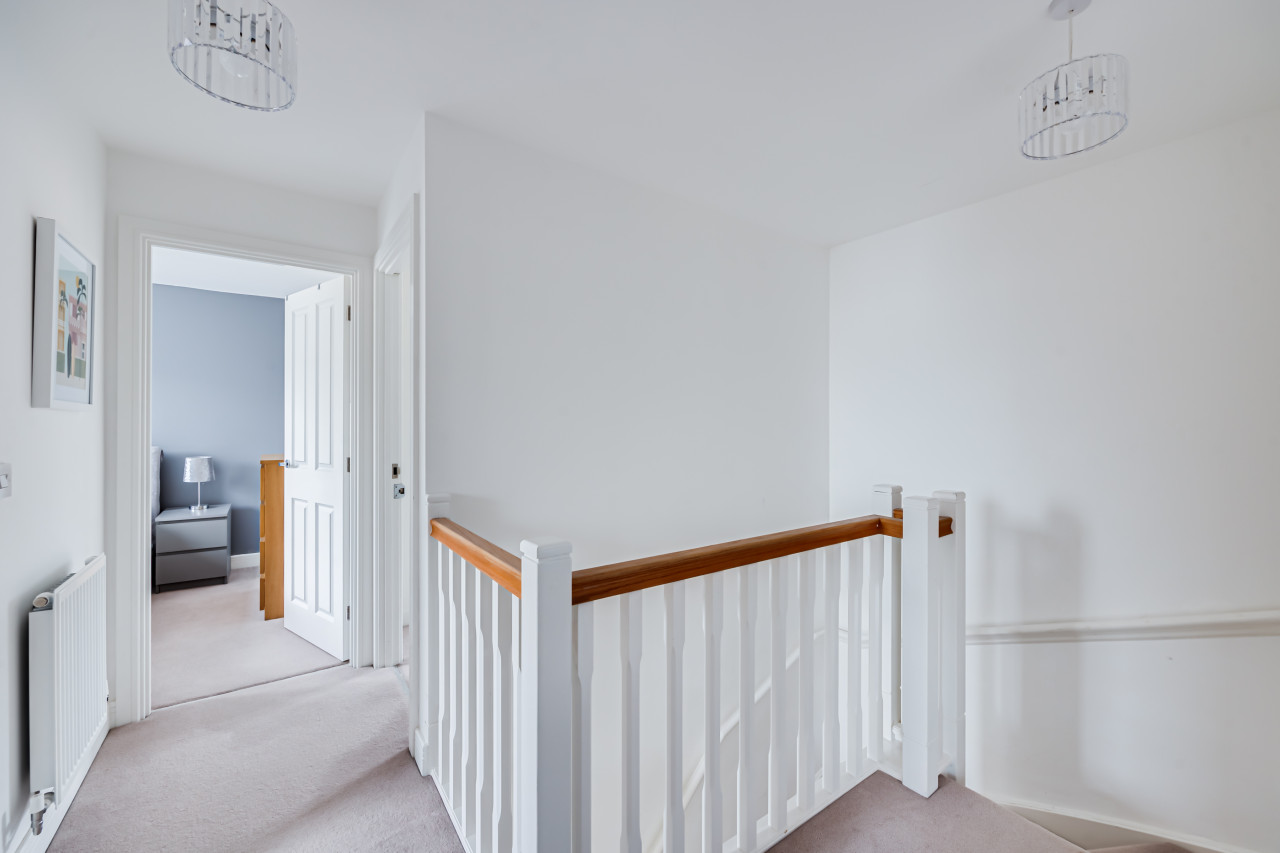Detached House • Sleeps 8 • Great Location • Driveway Parking in 33 Angus Way - Property image 12 - VivreStays
