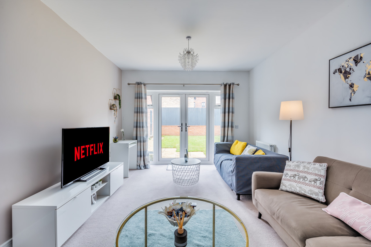 Detached House • Sleeps 8 • Great Location • Driveway Parking in 33 Angus Way - Property image 19 - VivreStays