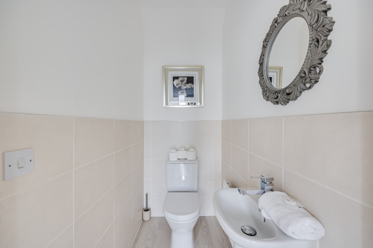 Detached House • Sleeps 8 • Great Location • Driveway Parking in 33 Angus Way - Property image 29 - VivreStays