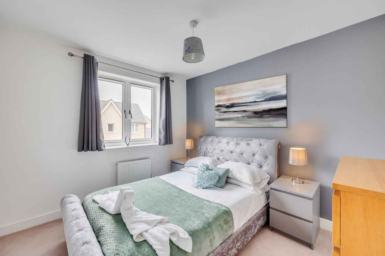 Detached House • Sleeps 8 • Great Location • Driveway Parking in 33 Angus Way - Property image 13 - VivreStays