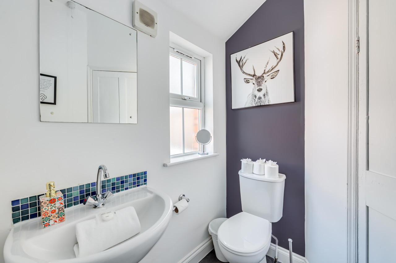 Beautiful House • Sleeps 7 • City Centre • Free Parking • Virgin TV • Fast Wifi • Self-Check-In in 89 Lutterworth Road - Property image 9 - VivreStays