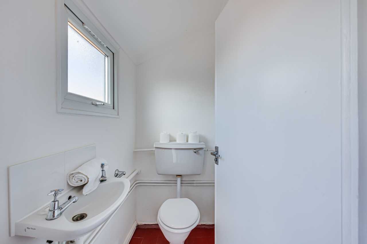 Beautiful House • Sleeps 7 • City Centre • Free Parking • Virgin TV • Fast Wifi • Self-Check-In in 89 Lutterworth Road - Property image 18 - VivreStays