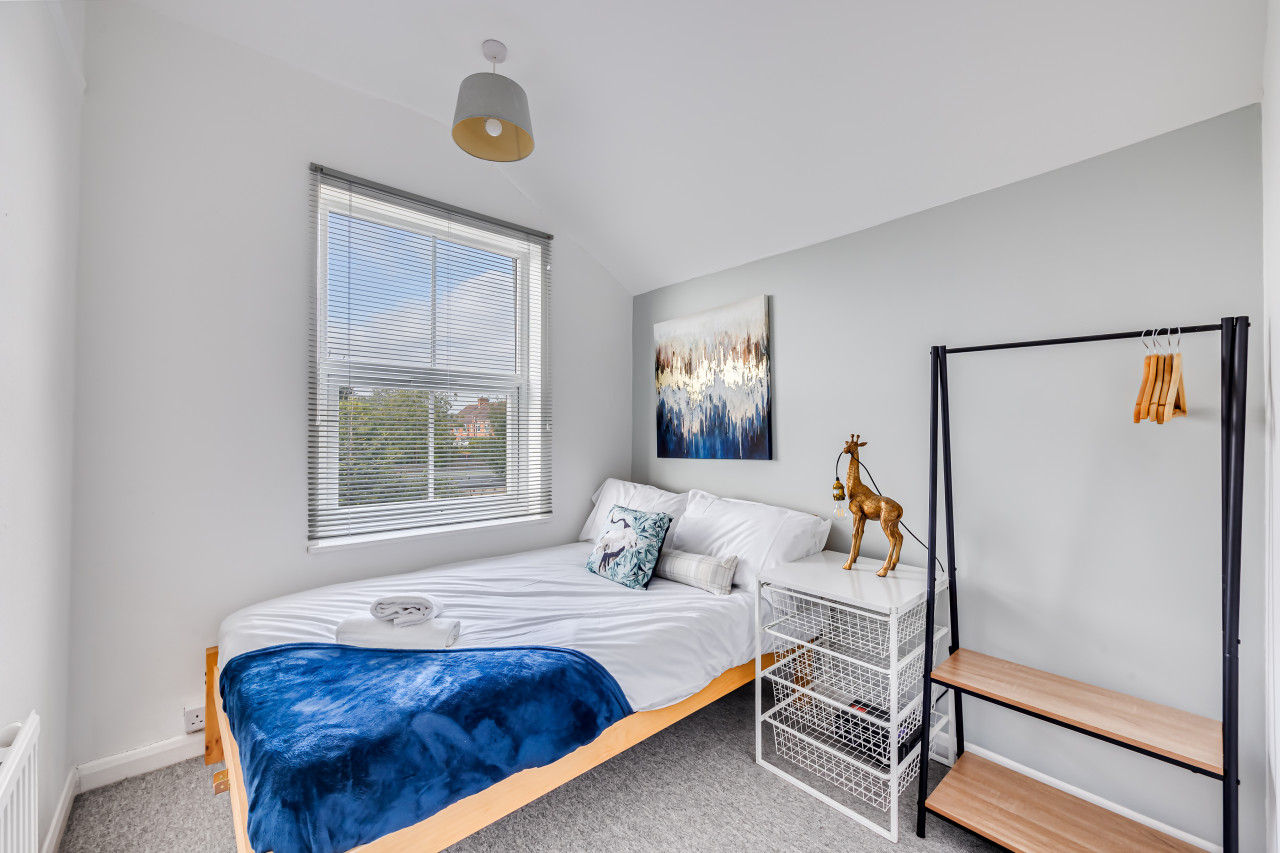 Beautiful House • Sleeps 7 • City Centre • Free Parking • Virgin TV • Fast Wifi • Self-Check-In in 89 Lutterworth Road - Property image 10 - VivreStays