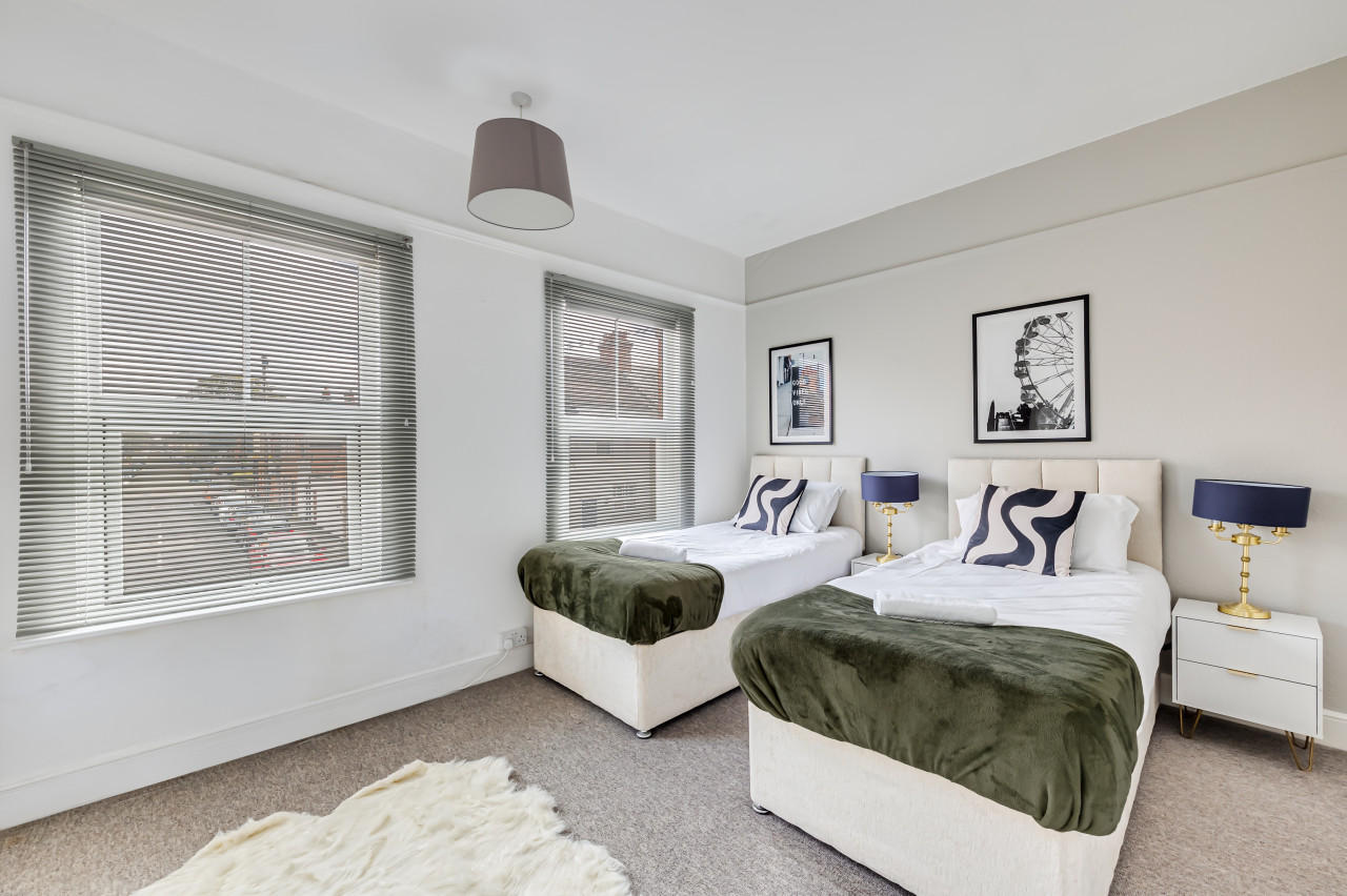 Beautiful House • Sleeps 7 • City Centre • Free Parking • Virgin TV • Fast Wifi • Self-Check-In in 89 Lutterworth Road - Property image 2 - VivreStays