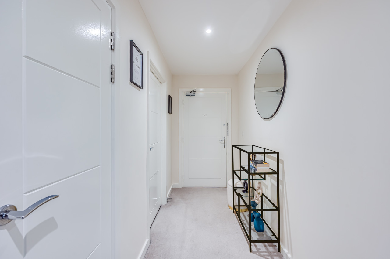 Stunning Canal Side Apartment • Excellent Location • Balcony • Secure Parking • Sky TV in Flat 18 Union Court - Property image 22 - VivreStays