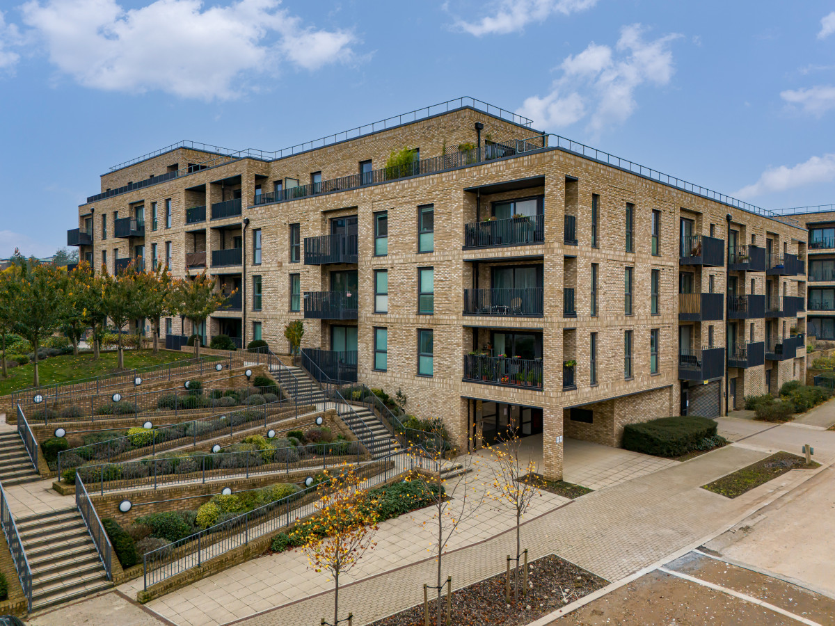 Stunning Canal Side Apartment • Excellent Location • Balcony • Secure Parking • Sky TV in Flat 18 Union Court - Property image 30 - VivreStays