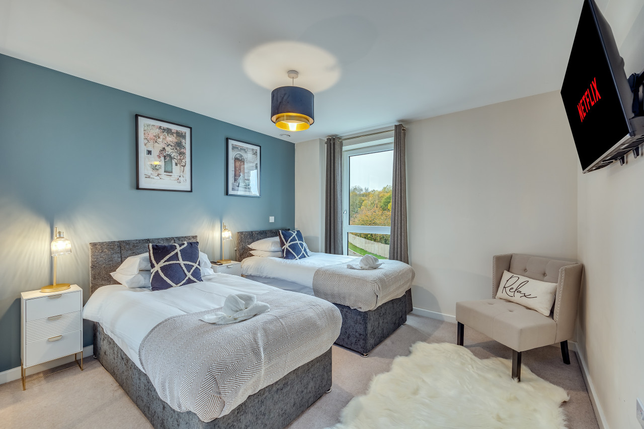 Stunning Canal Side Apartment • Excellent Location • Balcony • Secure Parking • Sky TV in Flat 18 Union Court - Property image 10 - VivreStays