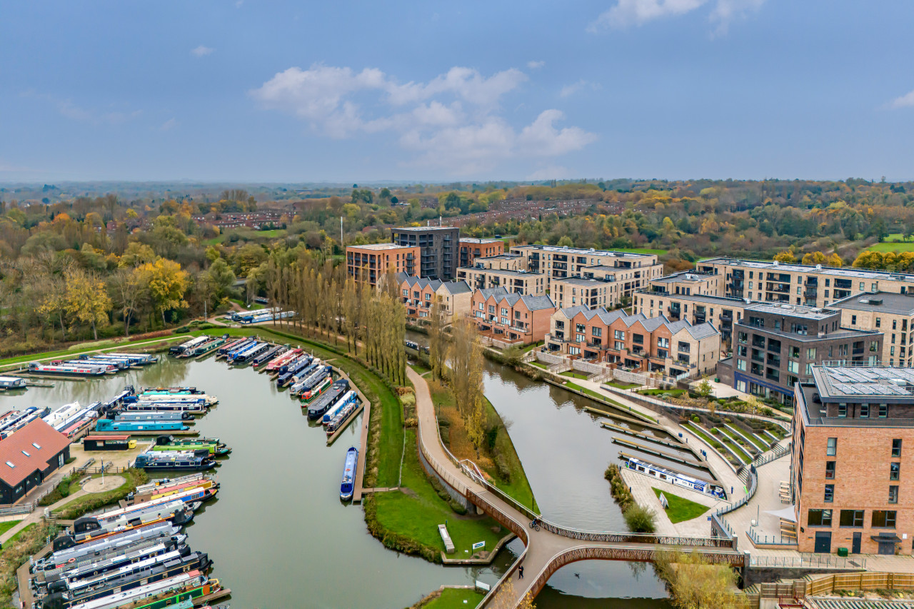 Stunning Canal Side Apartment • Excellent Location • Balcony • Secure Parking • Sky TV in Flat 18 Union Court - Property image 31 - VivreStays