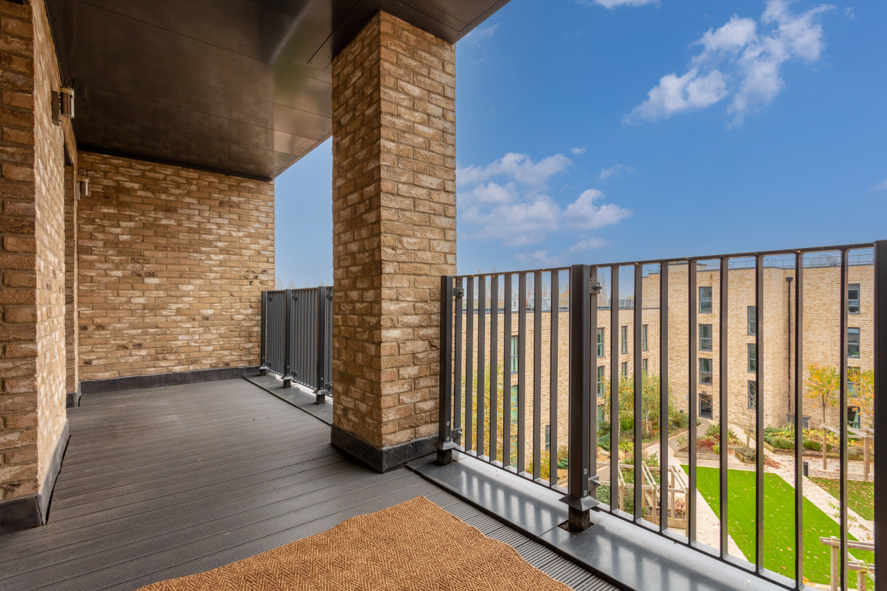 Stunning Canal Side Apartment • Excellent Location • Balcony • Secure Parking • Sky TV in Flat 18 Union Court - Property image 20 - VivreStays