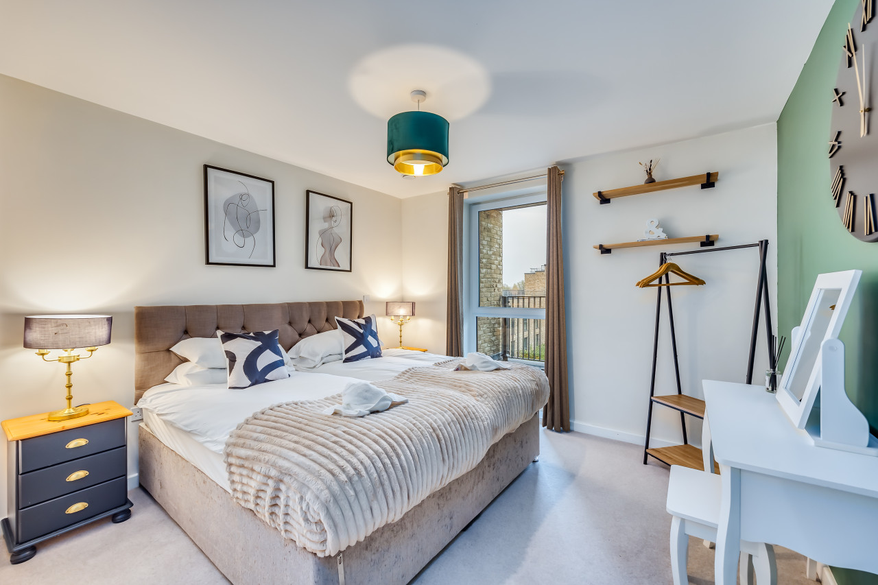 Stunning Canal Side Apartment • Excellent Location • Balcony • Secure Parking • Sky TV in Flat 18 Union Court - Property image 16 - VivreStays