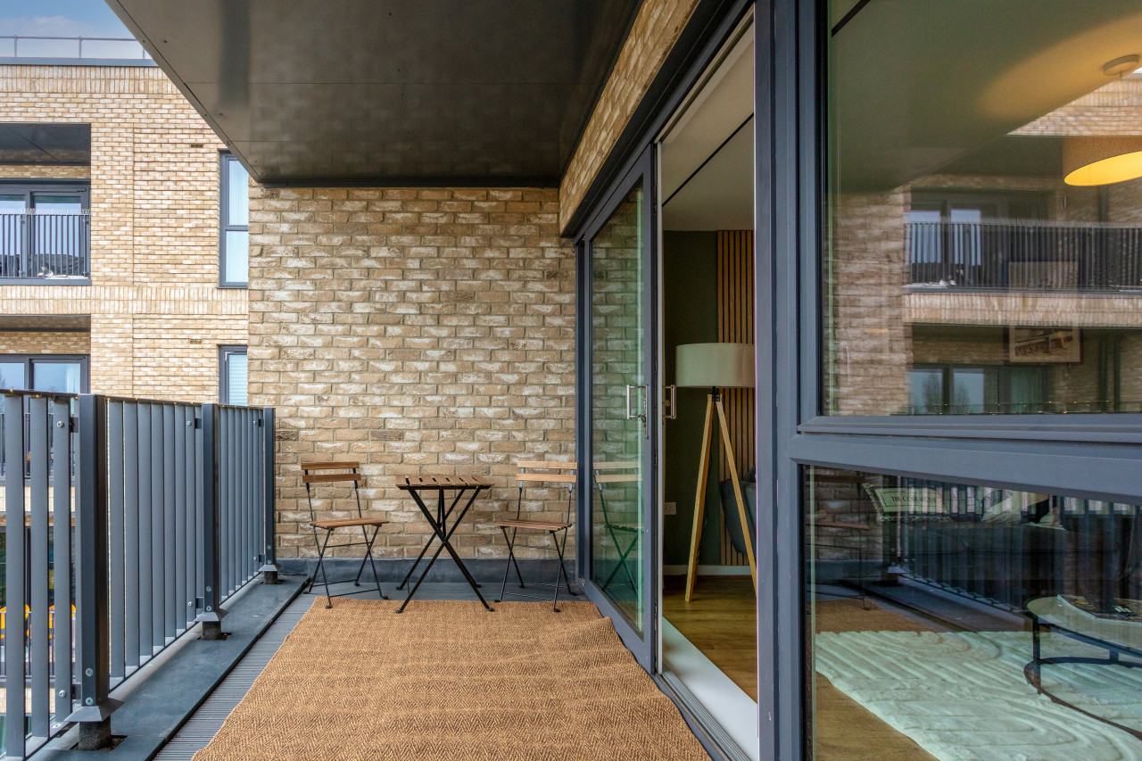 Stunning Canal Side Apartment • Excellent Location • Balcony • Secure Parking • Sky TV in Flat 18 Union Court - Property image 19 - VivreStays