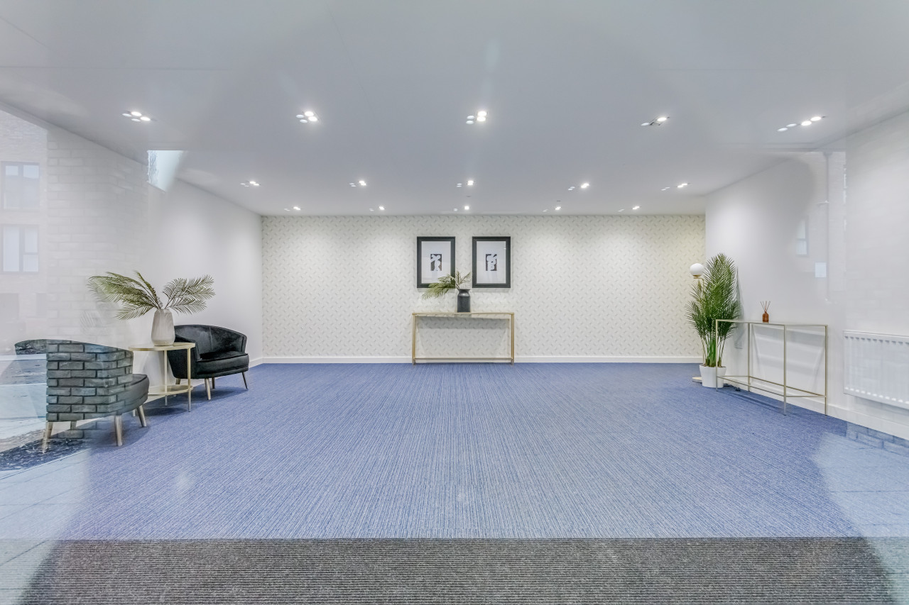 Stunning Canal Side Apartment • Excellent Location • Balcony • Secure Parking • Sky TV in Flat 18 Union Court - Property image 28 - VivreStays