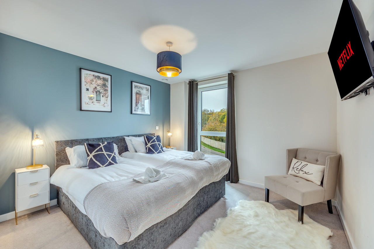 Stunning Canal Side Apartment • Excellent Location • Balcony • Secure Parking • Sky TV in Flat 18 Union Court - Property image 12 - VivreStays