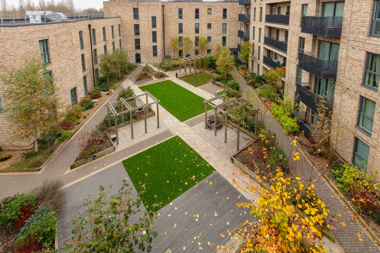 Stunning Canal Side Apartment • Excellent Location • Balcony • Secure Parking • Sky TV in Flat 18 Union Court - Property image 21 - VivreStays