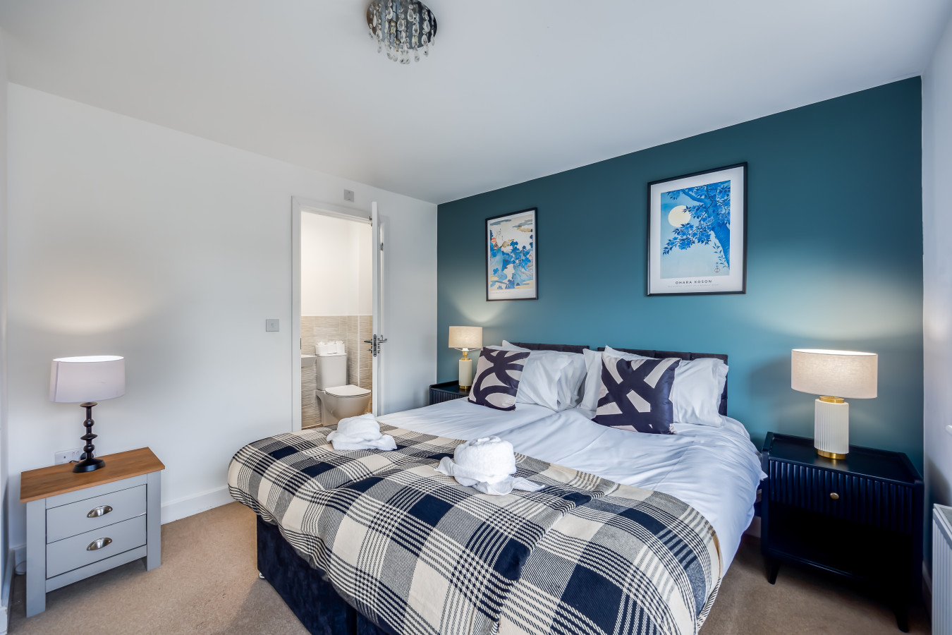 Detached House • 5 Bedrooms 3.5 Bathrooms • Pool Table • SkyTV • Free Parking in 12 Pompeii Grove - Property image 12 - VivreStays