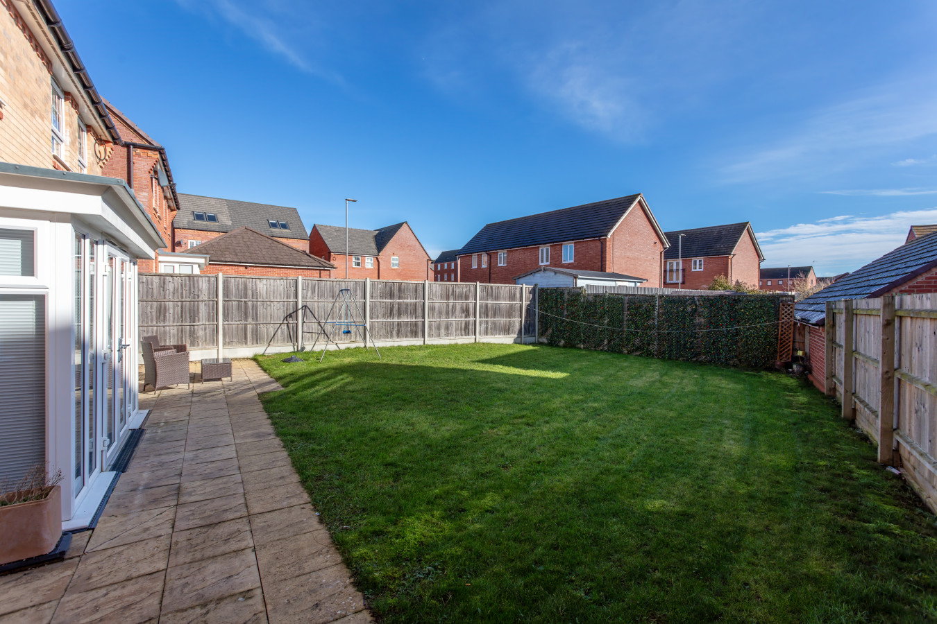 Detached House • 5 Bedrooms 3.5 Bathrooms • Pool Table • SkyTV • Free Parking in 12 Pompeii Grove - Property image 44 - VivreStays
