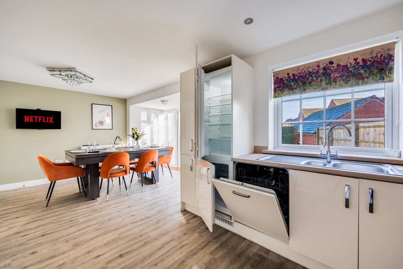 Detached House • 5 Bedrooms 3.5 Bathrooms • Pool Table • SkyTV • Free Parking in 12 Pompeii Grove - Property image 36 - VivreStays