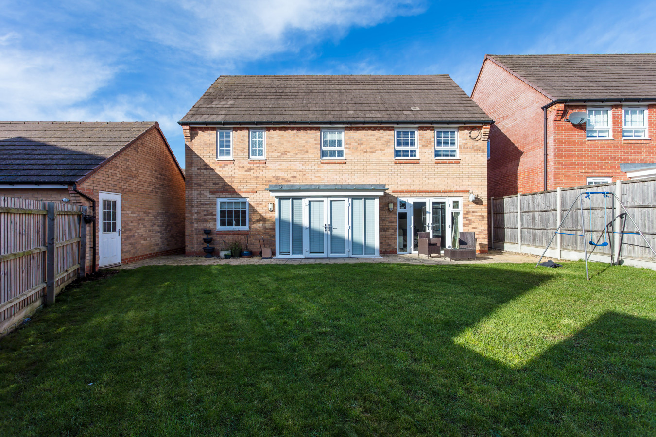 Detached House • 5 Bedrooms 3.5 Bathrooms • Pool Table • SkyTV • Free Parking in 12 Pompeii Grove - Property image 45 - VivreStays