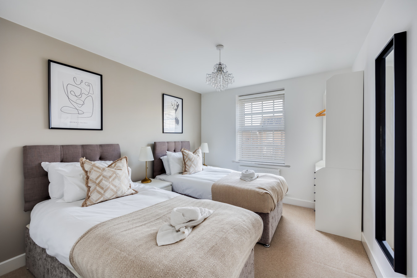 Detached House • 5 Bedrooms 3.5 Bathrooms • Pool Table • SkyTV • Free Parking in 12 Pompeii Grove - Property image 8 - VivreStays