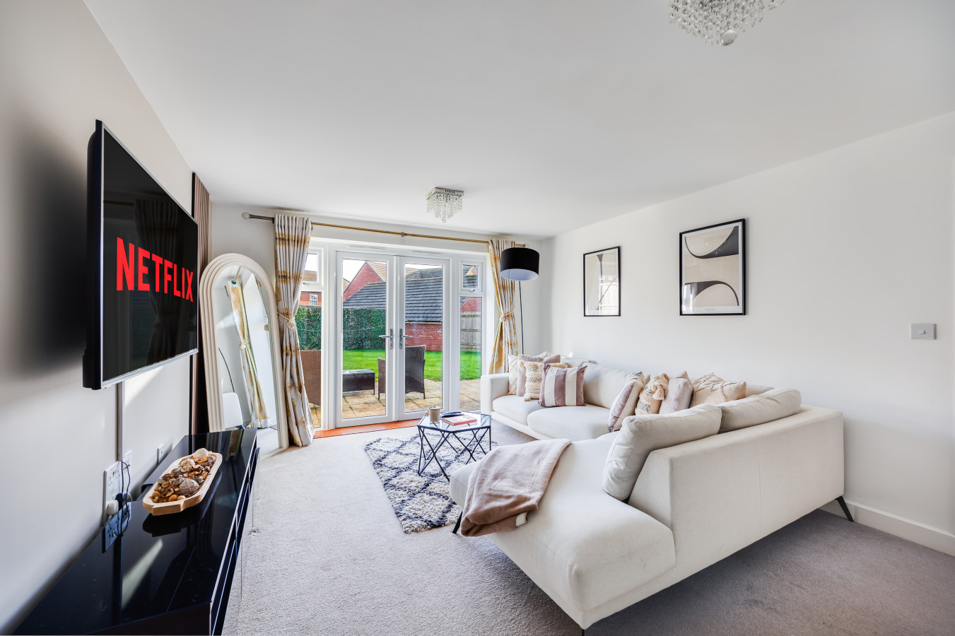 Detached House • 5 Bedrooms 3.5 Bathrooms • Pool Table • SkyTV • Free Parking in 12 Pompeii Grove - Property image 26 - VivreStays