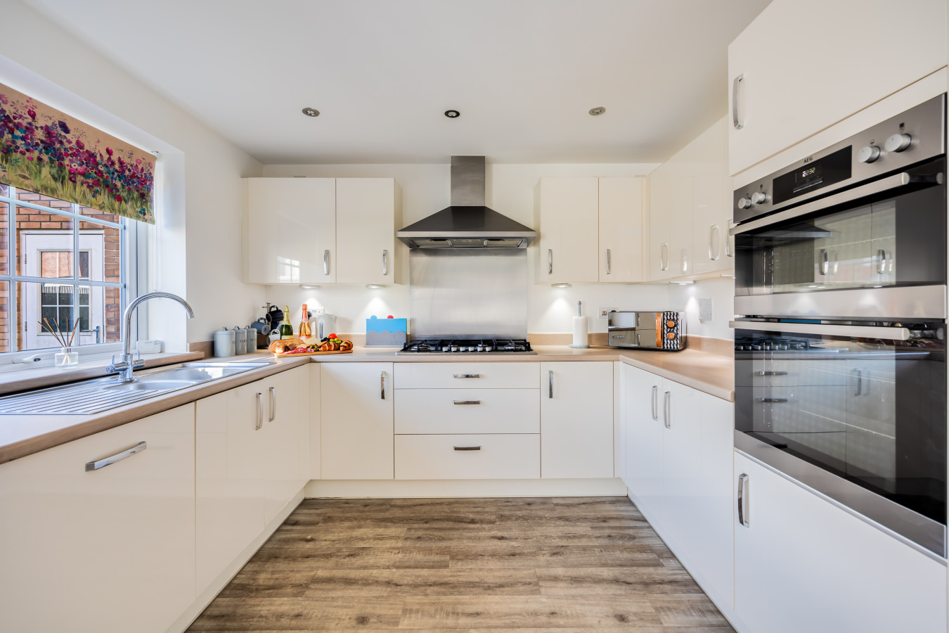 Detached House • 5 Bedrooms 3.5 Bathrooms • Pool Table • SkyTV • Free Parking in 12 Pompeii Grove - Property image 30 - VivreStays