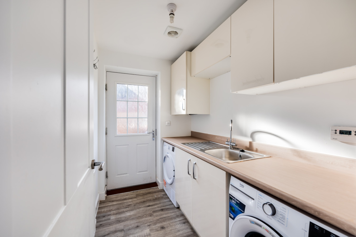 Detached House • 5 Bedrooms 3.5 Bathrooms • Pool Table • SkyTV • Free Parking in 12 Pompeii Grove - Property image 35 - VivreStays